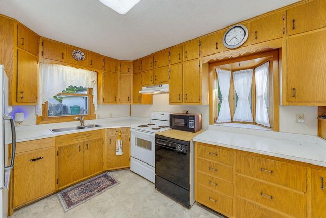 W160N9756 Colonial DRIVE, Germantown, WI 53022