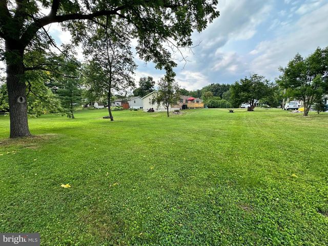 12 LONGSTREET DR, East Berlin, PA 17316