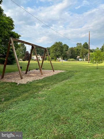 12 LONGSTREET DR, East Berlin, PA 17316
