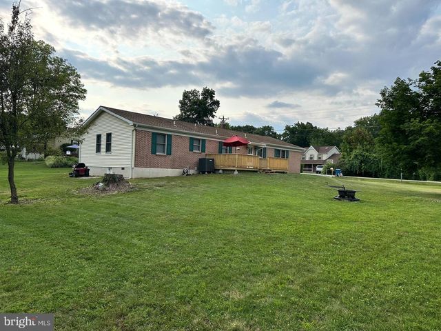 12 LONGSTREET DR, East Berlin, PA 17316