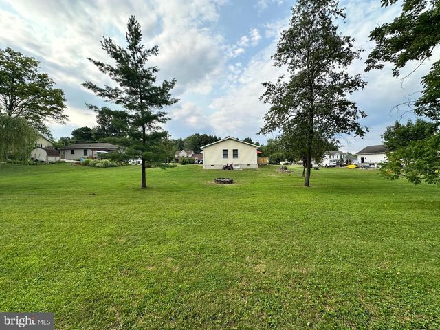 12 LONGSTREET DR, East Berlin, PA 17316