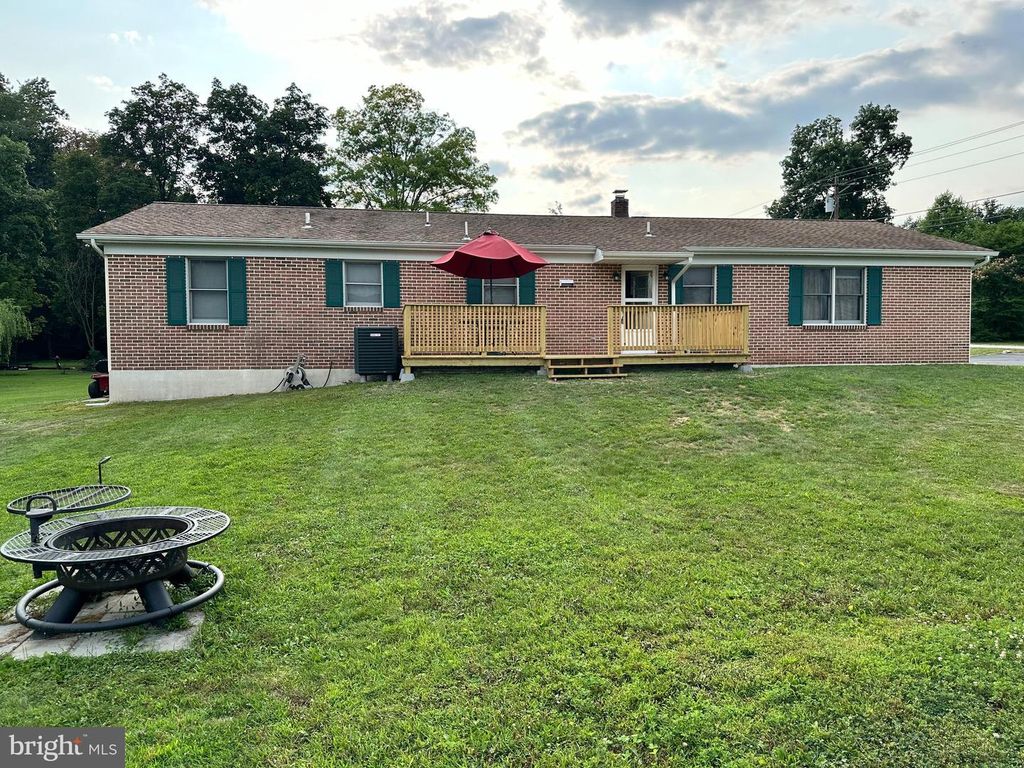 12 LONGSTREET DR, East Berlin, PA 17316