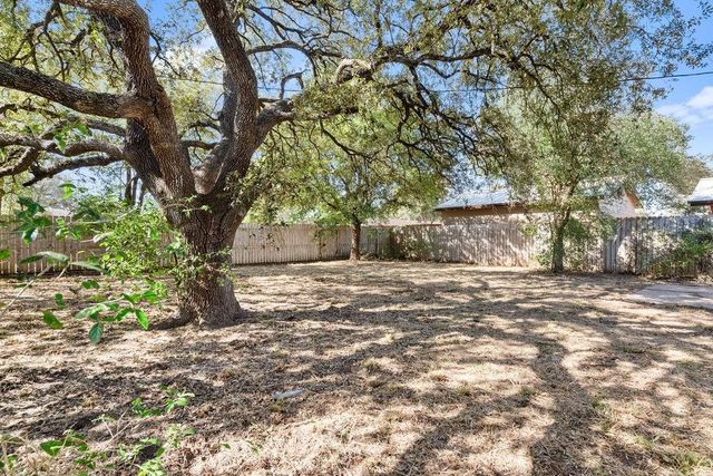 811 W Avenue I Ave, Kingsville, TX 78363