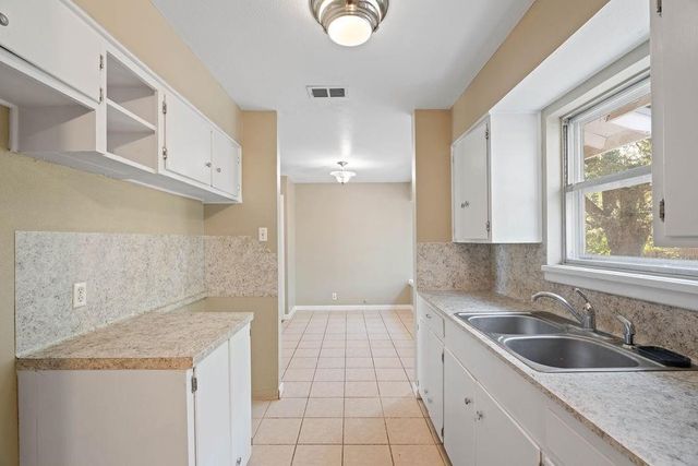 811 W Avenue I Ave, Kingsville, TX 78363