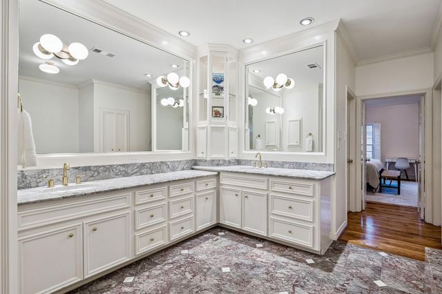 5732 Longmont Lane, Houston, TX 77057