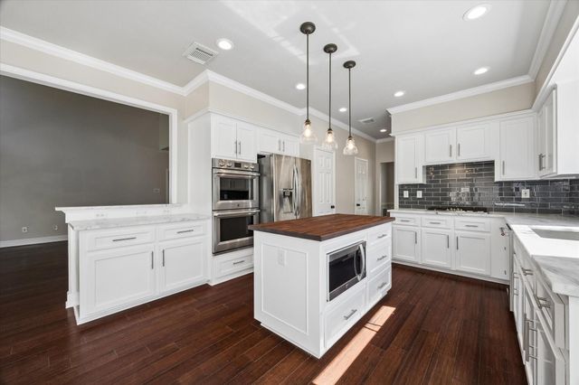 2209 Summer Reef Drive, League City, TX 77573