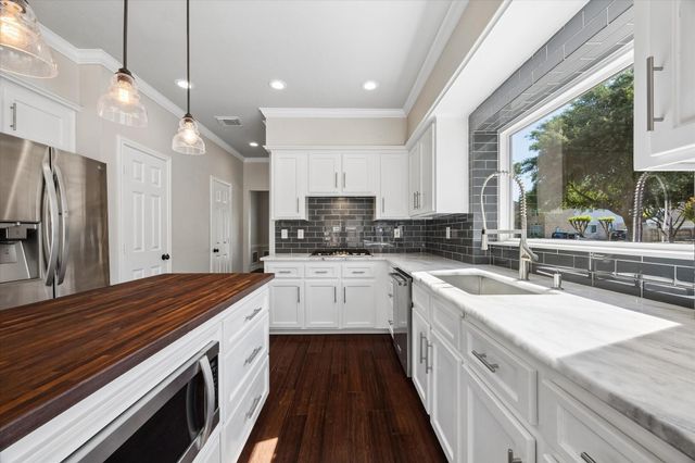 2209 Summer Reef Drive, League City, TX 77573