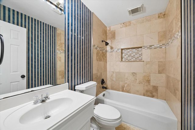 2209 Summer Reef Drive, League City, TX 77573