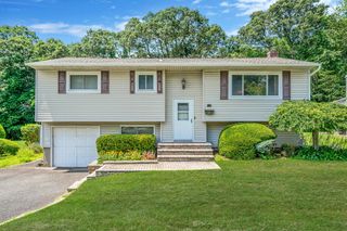 16 Wenmore Road, Commack, NY 11725