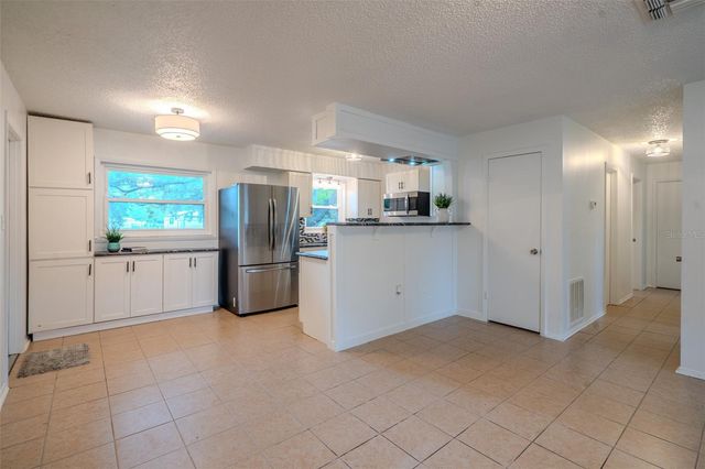1049 BIRCH BOULEVARD, Tavares, FL 32778