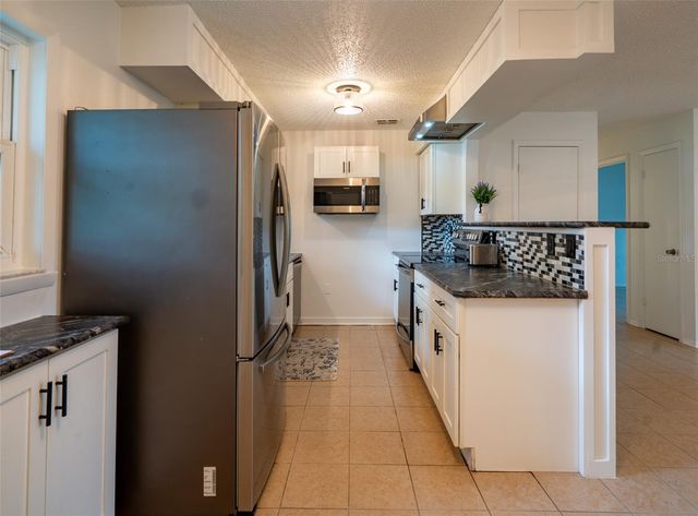 1049 BIRCH BOULEVARD, Tavares, FL 32778