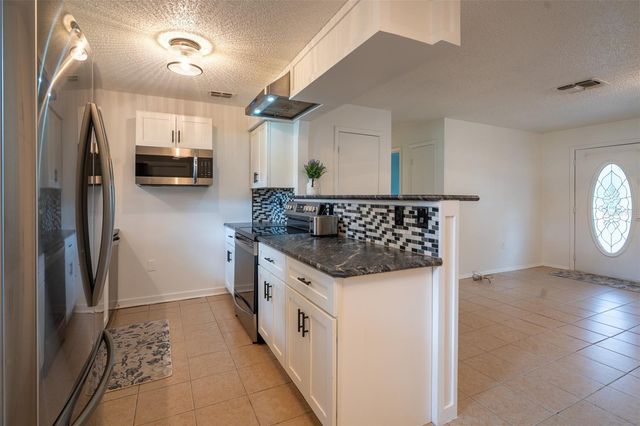 1049 BIRCH BOULEVARD, Tavares, FL 32778