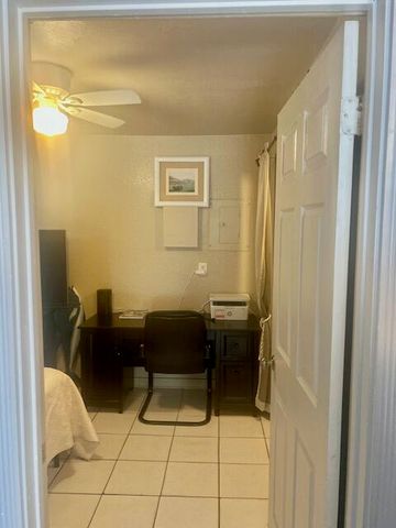 727 Penn Street Apt 2, West Palm Beach, FL 33401