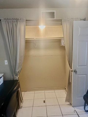 727 Penn Street Apt 2, West Palm Beach, FL 33401