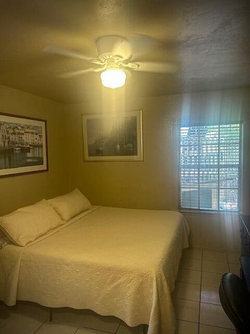 727 Penn Street Apt 2, West Palm Beach, FL 33401