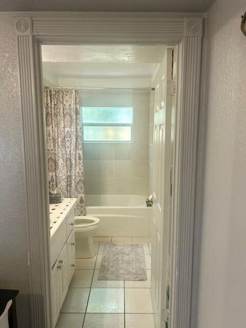 727 Penn Street Apt 2, West Palm Beach, FL 33401
