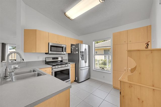 5361 NW 90th Avenue, Sunrise, FL 33351
