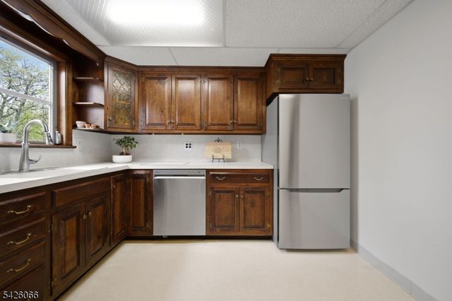 34 Zimmer Ave, Midland Park Boro, NJ 07432