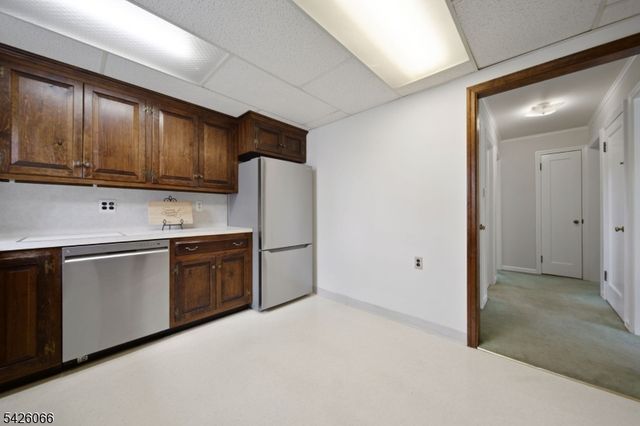 34 Zimmer Ave, Midland Park Boro, NJ 07432