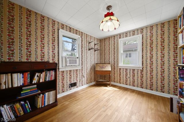 34 Zimmer Ave, Midland Park Boro, NJ 07432