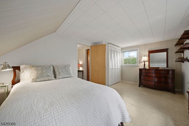 34 Zimmer Ave, Midland Park Boro, NJ 07432