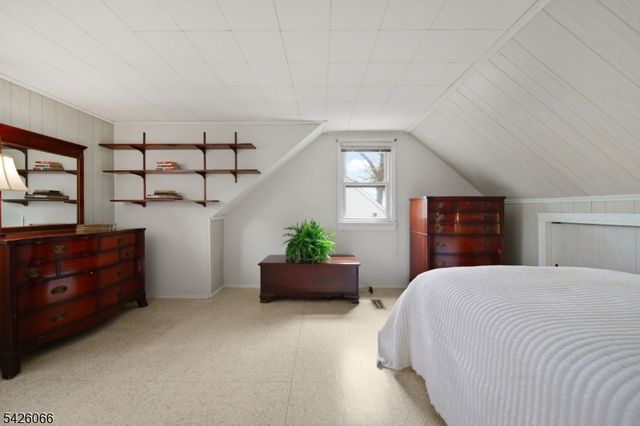 34 Zimmer Ave, Midland Park Boro, NJ 07432