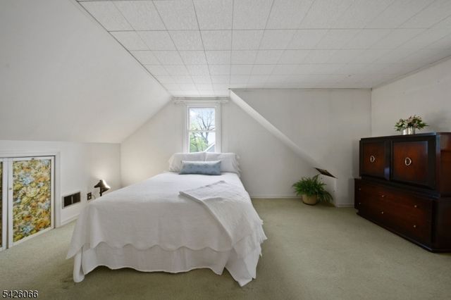34 Zimmer Ave, Midland Park Boro, NJ 07432