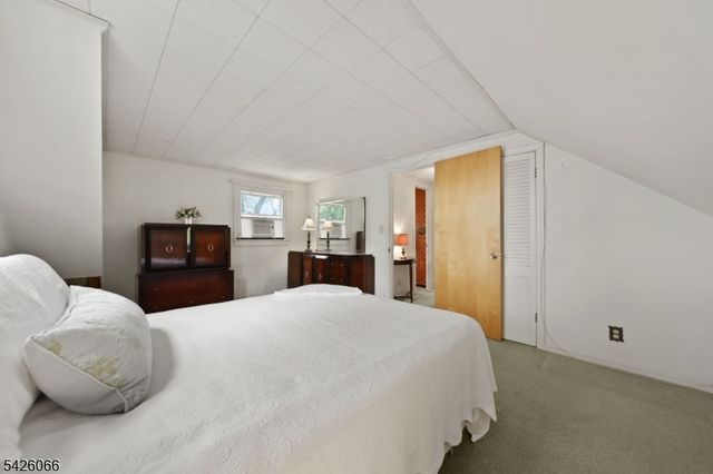 34 Zimmer Ave, Midland Park Boro, NJ 07432