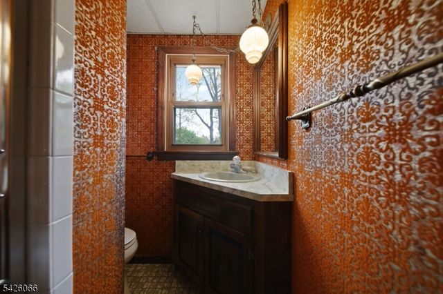 34 Zimmer Ave, Midland Park Boro, NJ 07432