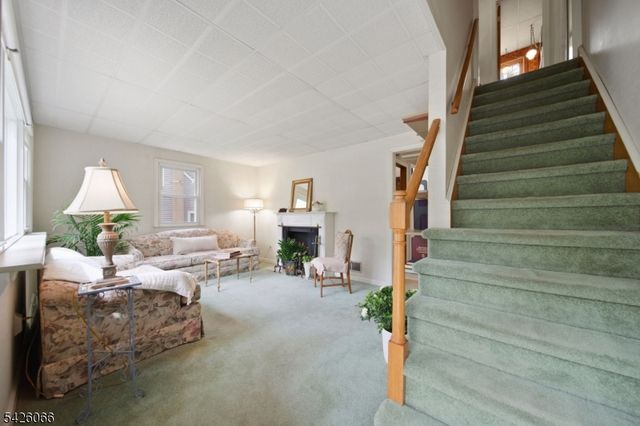 34 Zimmer Ave, Midland Park Boro, NJ 07432