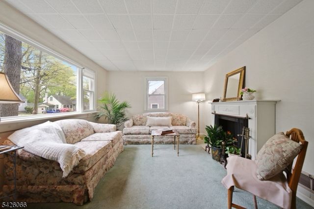 34 Zimmer Ave, Midland Park Boro, NJ 07432