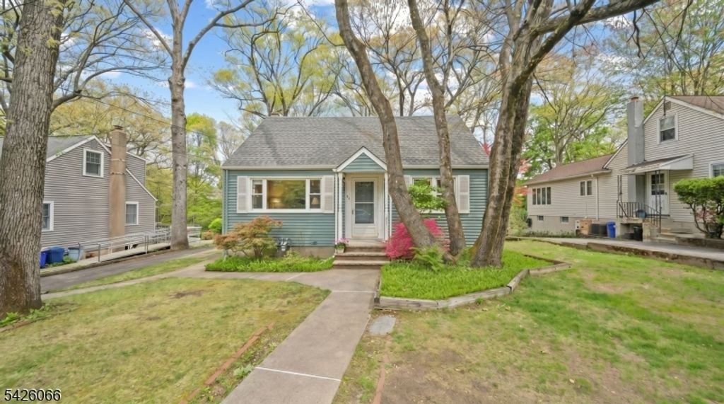34 Zimmer Ave, Midland Park Boro, NJ 07432