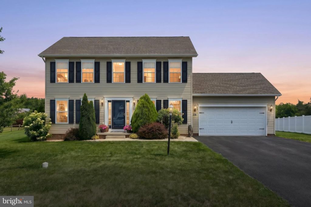 220 W CREST VIEW LN, Gettysburg, PA 17325