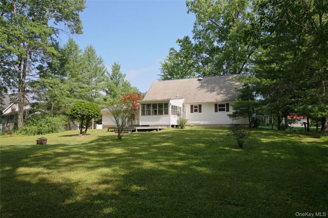 16 Elizabeth Drive, Tivoli, NY 12583