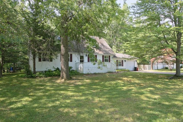 16 Elizabeth Drive, Tivoli, NY 12583
