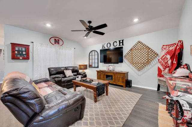 1200 Fairbanks Drive, Ennis, TX 75119