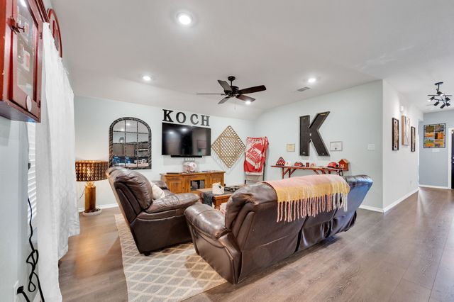 1200 Fairbanks Drive, Ennis, TX 75119