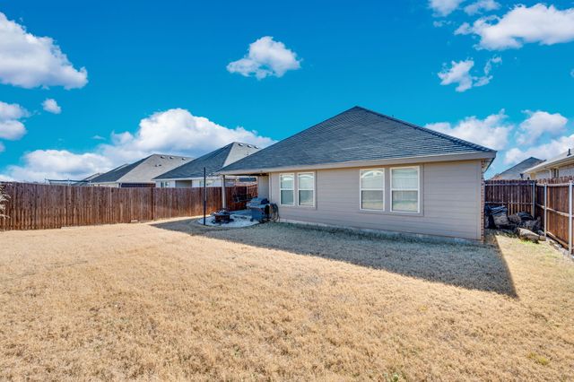 1200 Fairbanks Drive, Ennis, TX 75119