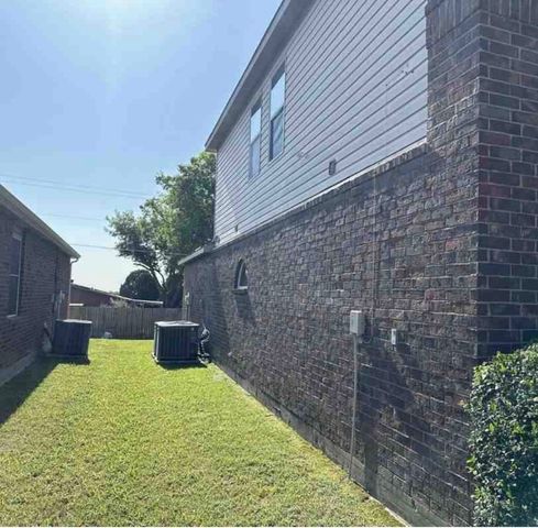 220 Maplecrest Drive, Desoto, TX 75115