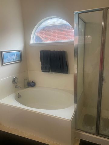 220 Maplecrest Drive, Desoto, TX 75115