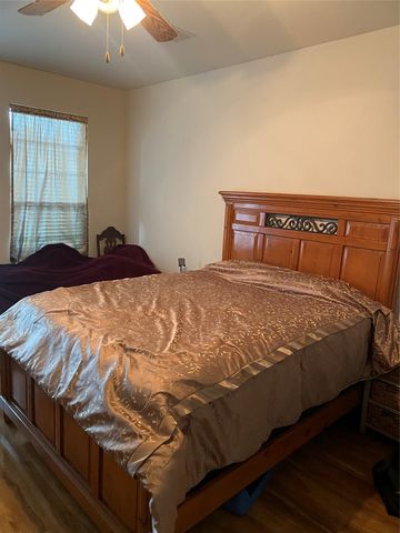 220 Maplecrest Drive, Desoto, TX 75115