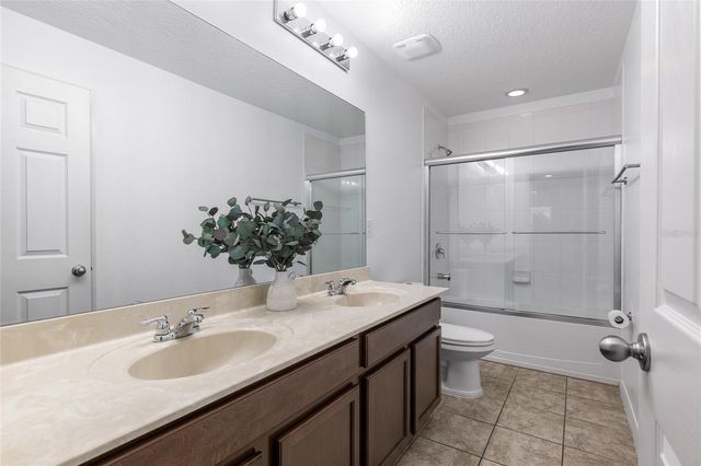 19270 FALLGLO DRIVE, Orlando, FL 32827