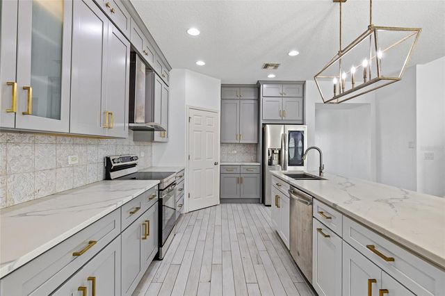 19270 FALLGLO DRIVE, Orlando, FL 32827