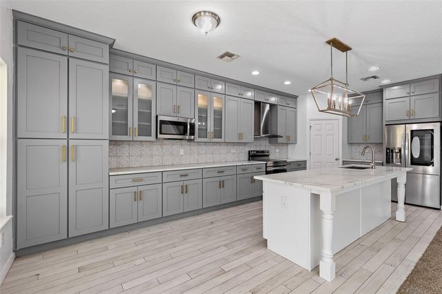 19270 FALLGLO DRIVE, Orlando, FL 32827