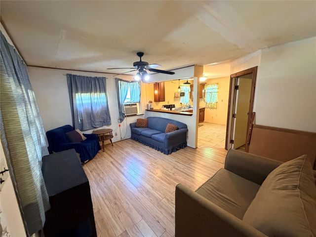 204 Kangaroo, Onalaska, TX 77360