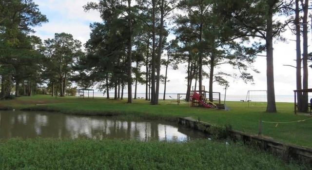 204 Kangaroo, Onalaska, TX 77360