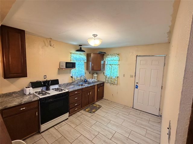 204 Kangaroo, Onalaska, TX 77360