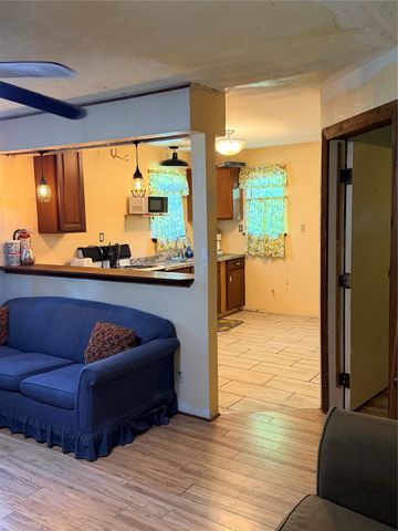 204 Kangaroo, Onalaska, TX 77360