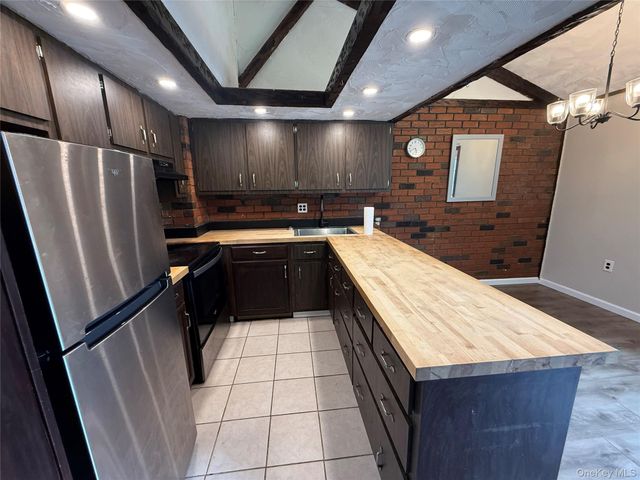 8 Sherman Drive, Milton, NY 12542