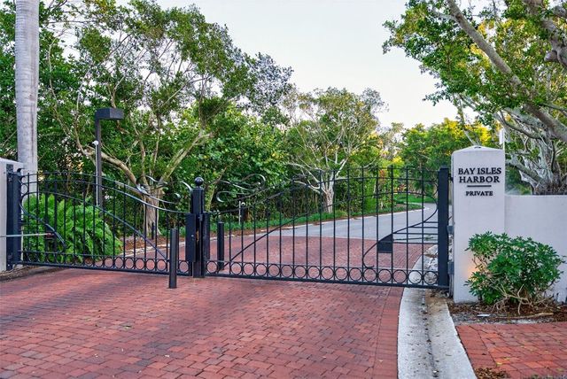 1571 HARBOR CAY LANE, Longboat Key, FL 34228